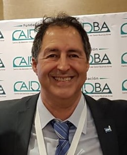 Dr. Carlos Flores